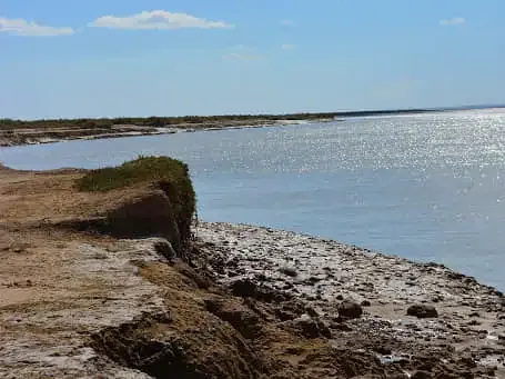 Costa de la ría en Cabeza de Buey, partido de Villarino